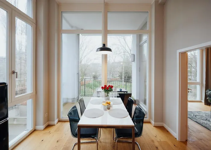 Zentrale, Moderne Mit Balkon Oder Dachterrasse Apartment