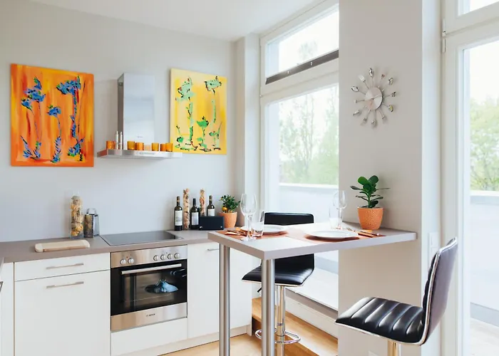 Zentrale, Moderne Mit Balkon Oder Dachterrasse