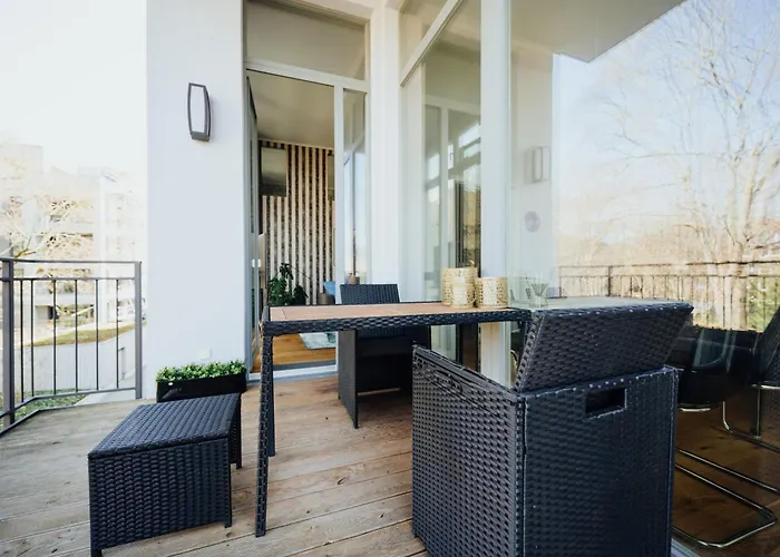 Zentrale, Moderne Mit Balkon Oder Dachterrasse *