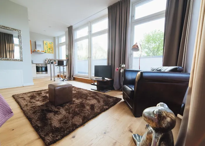 Zentrale, Moderne Mit Balkon Oder Dachterrasse Apartment