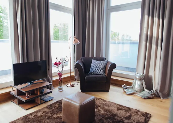 Zentrale, Moderne Mit Balkon Oder Dachterrasse *