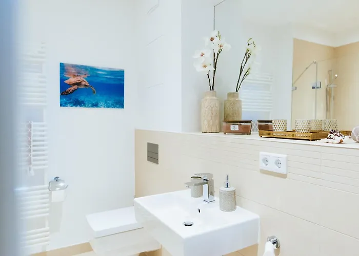 Apartment Zentrale, Moderne Mit Balkon Oder Dachterrasse Hamburg