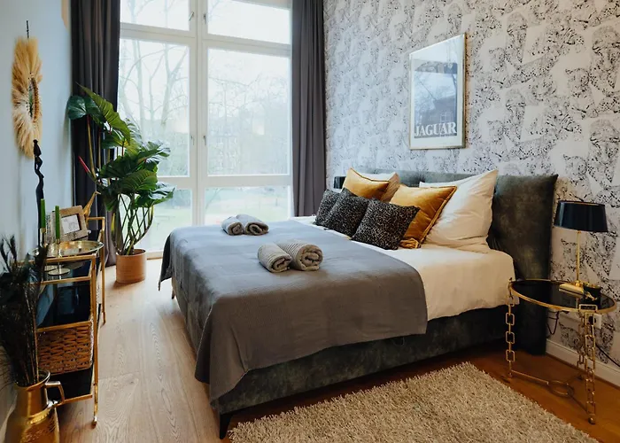 Zentrale, Moderne Mit Balkon Oder Dachterrasse * Hamburg