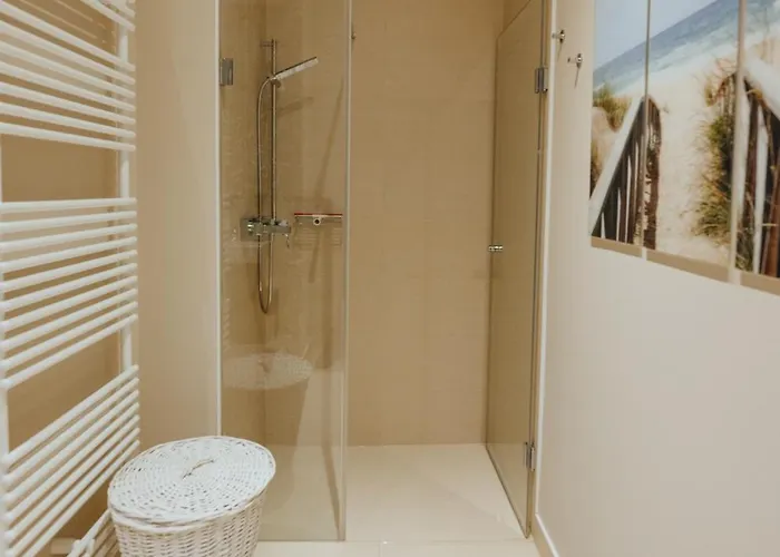 Zentrale, Moderne Mit Balkon Oder Dachterrasse *